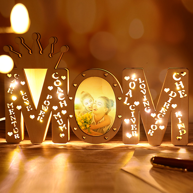 Lampada personalizzata con nome a LED in legno MOM